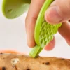 2-in-1 Küchenschäler / Reinigungsbürste für Obst & Gemüse