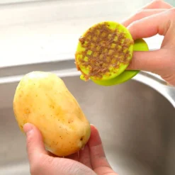2-in-1 Küchenschäler / Reinigungsbürste für Obst & Gemüse